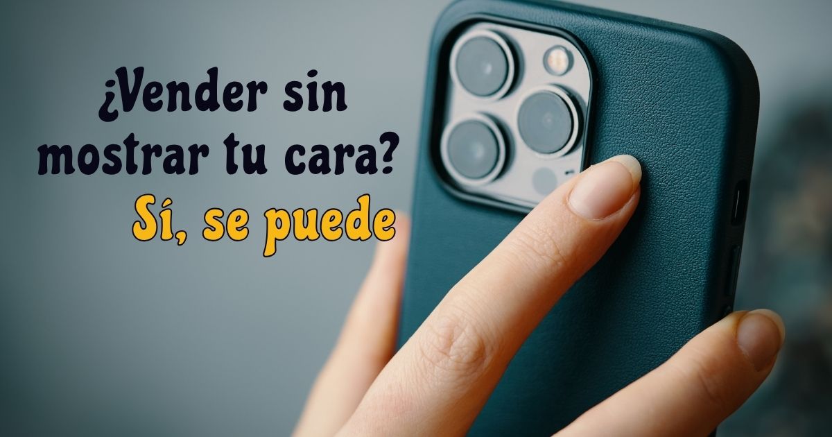 Primer plano de una mano sosteniendo un iPhone de última generación con funda verde, con texto superpuesto sobre el marketing faceless o vender sin mostrar el rostro.